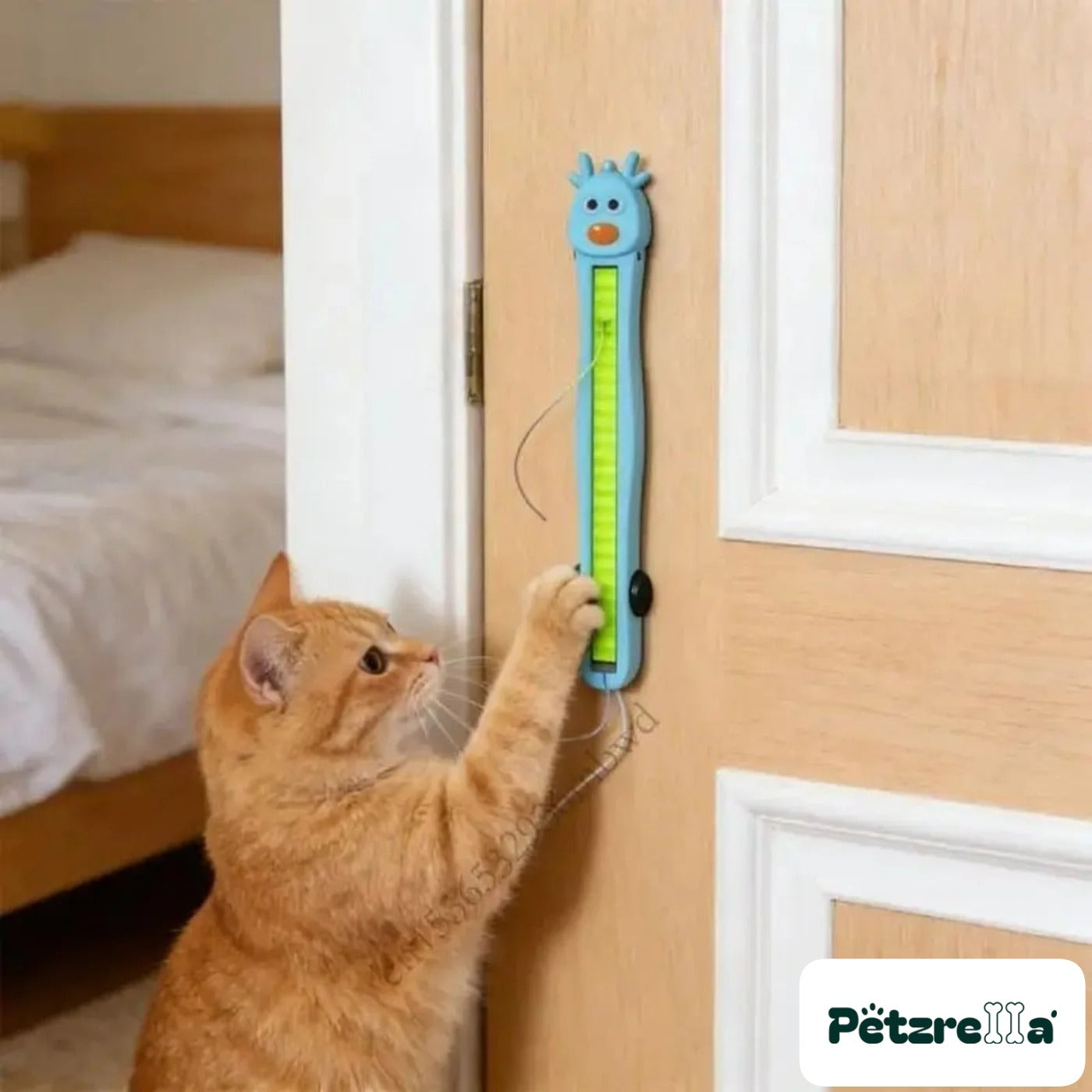Petzrella Auto Cat Teaser – rotating base with feather attachment